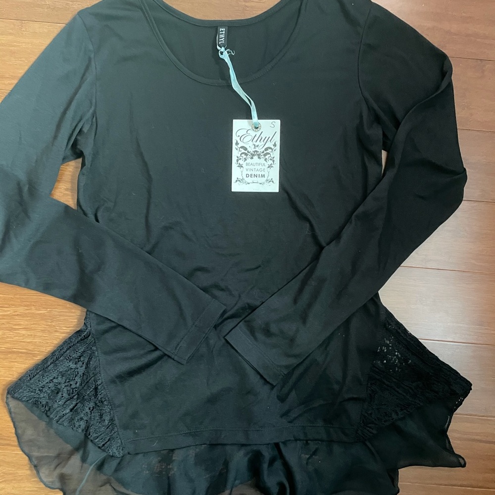 BLACK BLOUSE WITH CROCHET AND MESH